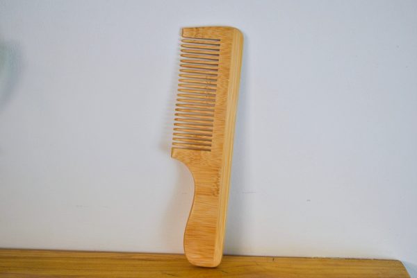 PEINE CON MANGO BAMBÚ